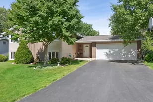 6601 MacArthur Dr, Woodridge, IL 60517 - Photo 1