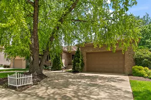 437 N Kevin Dr, Addison, IL 60101 - Photo 2