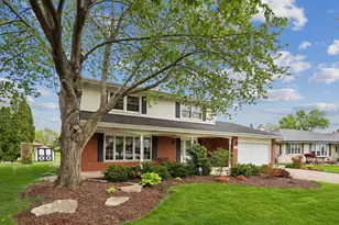 3020 Spring Green Dr, Darien, IL 60561 - Photo 1