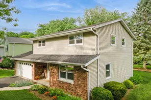 1520 Lark Ln, Naperville, IL 60565 - Photo 2