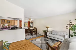 1044 Charing Cross Rd, Lombard, IL 60148 - Photo 4