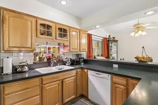 1044 Charing Cross Rd, Lombard, IL 60148 - Photo 8