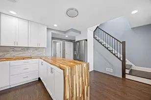 9725 Normandy Ave, Oak Lawn, IL 60453 - Photo 4