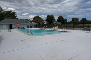 132 Brookwood Ct, Vernon Hills, IL 60061 - Photo 20