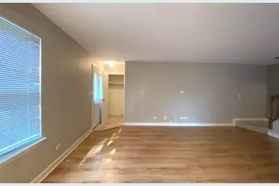 132 Brookwood Court, Vernon Hills, IL 60061 - Photo 2
