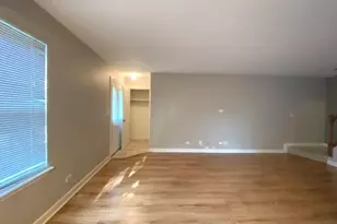 132 Brookwood Ct, Vernon Hills, IL 60061 - Photo 2