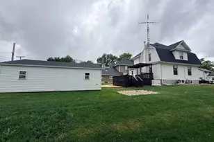 217 W Chestnut St, Compton, IL 61318 - Photo 2