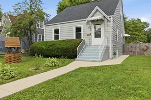 9709 51st Ave, Oak Lawn, IL 60453 - Photo 2