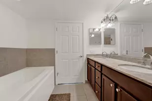 1069 W 14th Pl, Chicago, IL 60608 - Photo 20