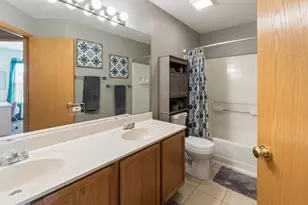 1985 Rochelle Ct, Wheeling, IL 60090 - Photo 18