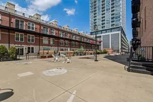 360 W Illinois St, Chicago, IL 60654 - Photo 26