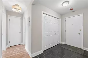400 Ascot Dr, Park Ridge, IL 60068 - Photo 2