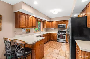 37W907 Bowes Rd, Elgin, IL 60124 - Photo 6