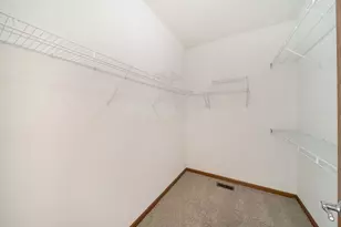 2370 Carillon Dr, Grayslake, IL 60030 - Photo 10