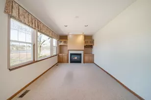 2370 Carillon Dr, Grayslake, IL 60030 - Photo 16