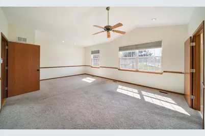 2370 Carillon Drive, Grayslake, IL 60030 - Photo 8