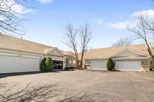 2370 Carillon Dr, Grayslake, IL 60030 - Photo 2