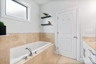 1641 W Pearson St, Chicago, IL 60622 - Photo 22