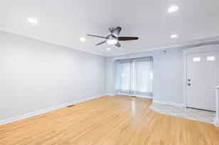 3413 S Indiana Ave, Chicago, IL 60616 - Photo 2