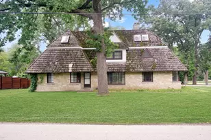 198 Oakwood Dr, Wood Dale, IL 60191 - Photo 2