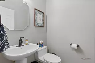 1679 N Stanwich Rd, Vernon Hills, IL 60061 - Photo 10