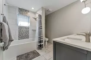 8714 Lynwood Dr, Hickory Hills, IL 60457 - Photo 10