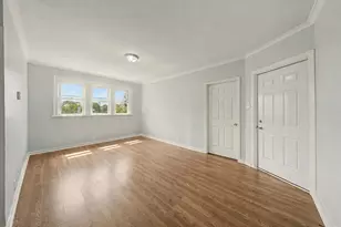 8239 S Colfax Ave, Chicago, IL 60617 - Photo 2