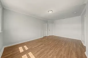 8239 S Colfax Ave, Chicago, IL 60617 - Photo 12