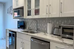 9530 Lamon Ave, Skokie, IL 60077 - Photo 16