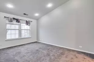 1829 Quaker Hollow Ln, Streamwood, IL 60107 - Photo 8