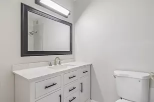 3930 N Pine Grove Ave, Chicago, IL 60613 - Photo 24