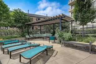 3930 N Pine Grove Ave, Chicago, IL 60613 - Photo 38