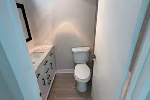 3930 N Pine Grove Ave, Chicago, IL 60613 - Photo 18