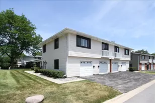 123 Fairlane Ct, Bloomingdale, IL 60108 - Photo 1