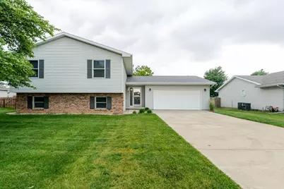 712 Platt Way, Hudson, IL 61748 - Photo 1