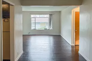 1014 Edwards St, Waukegan, IL 60085 - Photo 2
