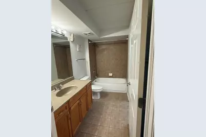 390 S Western Avenue #402, Des Plaines, IL 60016 - Photo 6