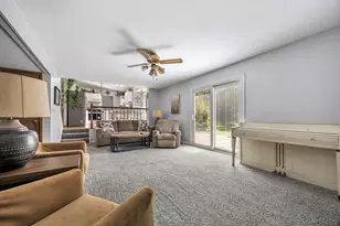 1727 Roosa Ln, Elk Grove Village, IL 60007 - Photo 4