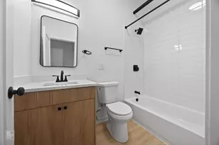 2156 W Arthur Ave, Chicago, IL 60645 - Photo 8
