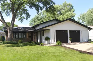326 Milan Ct, Schaumburg, IL 60193 - Photo 1