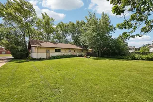 320 Illinois Blvd, Hoffman Estates, IL 60169 - Photo 26