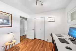 320 Illinois Blvd, Hoffman Estates, IL 60169 - Photo 16