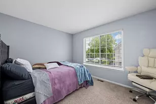 557 Cary Woods Cir, Cary, IL 60013 - Photo 12
