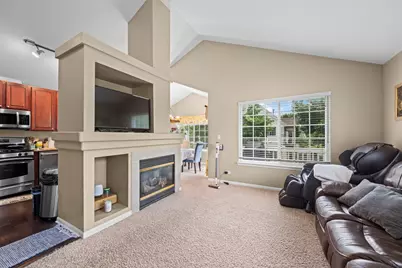 557 Cary Woods Circle, Cary, IL 60013 - Photo 4