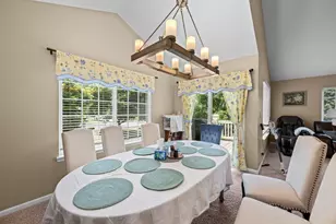 557 Cary Woods Cir, Cary, IL 60013 - Photo 8