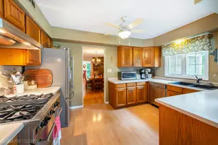 7108 Red Barn Rd, Crystal Lake, IL 60012 - Photo 4