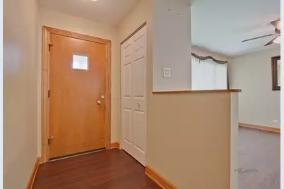 648 N Greenview Avenue, Mundelein, IL 60060 - Photo 2