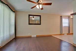 648 N Greenview Ave, Mundelein, IL 60060 - Photo 8