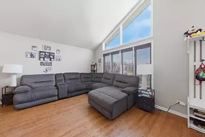 7027 W 64th Place, Chicago, IL 60638 - Photo 4
