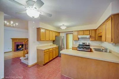 7940 W Tiffany Court, Palos Hills, IL 60465 - Photo 10